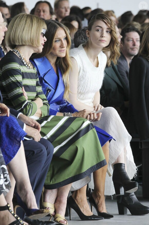 Anna Wintour, Sarah Jessica Parker et Rooney Mara lors du défilé Calvin Klein Collection printemps-été 2015 aux Spring Studios. New York, le 11 septembre 2014.