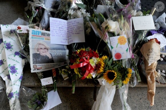 Hommage à Joan Rivers devant son immeuble dans l'Upper East Side à New York, le 5 septembre 2014