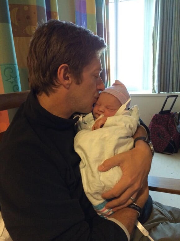Kevin Rahm et sa fille qui vient de naître, septembre 2014.