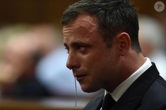 Oscar Pistorius en pleurs sur le banc des accusés de la North Gauteng High Court de Pretoria le 11 septembre 2014