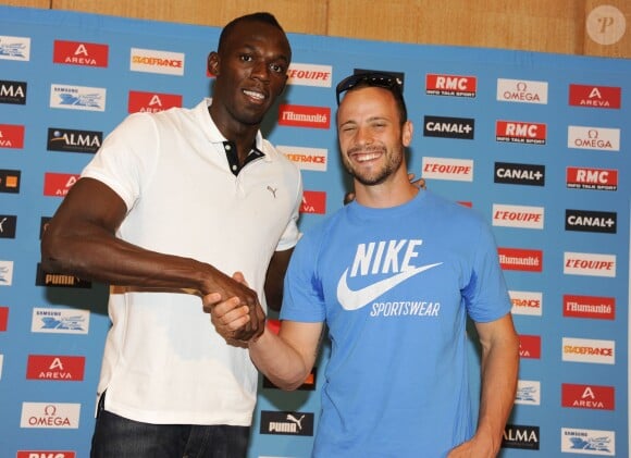 Usain Bolt et Oscar Pistorius lors d'une conférence de presse du meeting Areva à Paris, le 6 juillet 2011