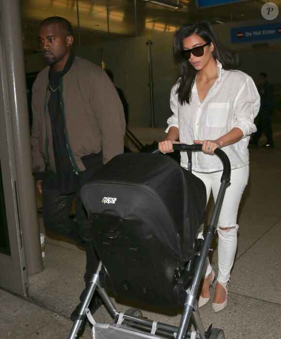 Kanye West, Kim Kardashian et leur fille North arrivent à l'aéroport de Los Angeles, en provenance de Brisbane. Le 16 septembre 2014.