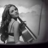 Olivia Culpo, la chérie de Nick Jonas, dans le clip de Jealous
