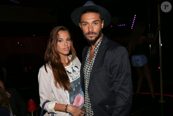Julien Guirado et sa petite-amie Vanessa Lawrens lors de la soirée de lancement de la chaîne "Tv Penthouse Black" au Penthouse Club à Paris, le 18 septembre 2014