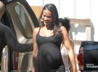 Zoe Saldana, enceinte : La future maman s'essaie au pole dance