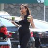 Zoe Saldana, enceinte à la sortie de Whole Foods à Woodland Hills, Los Angeles, le 14 septembre 2014