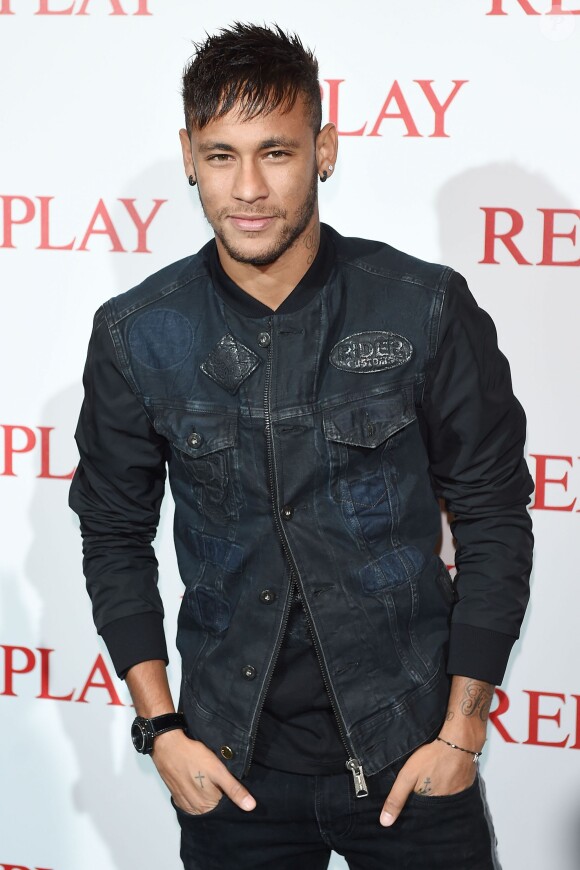 Neymar Jr. assiste à la soirée d'ouverture d'une boutique Replay à Milan. Le 19 septembre 2014.