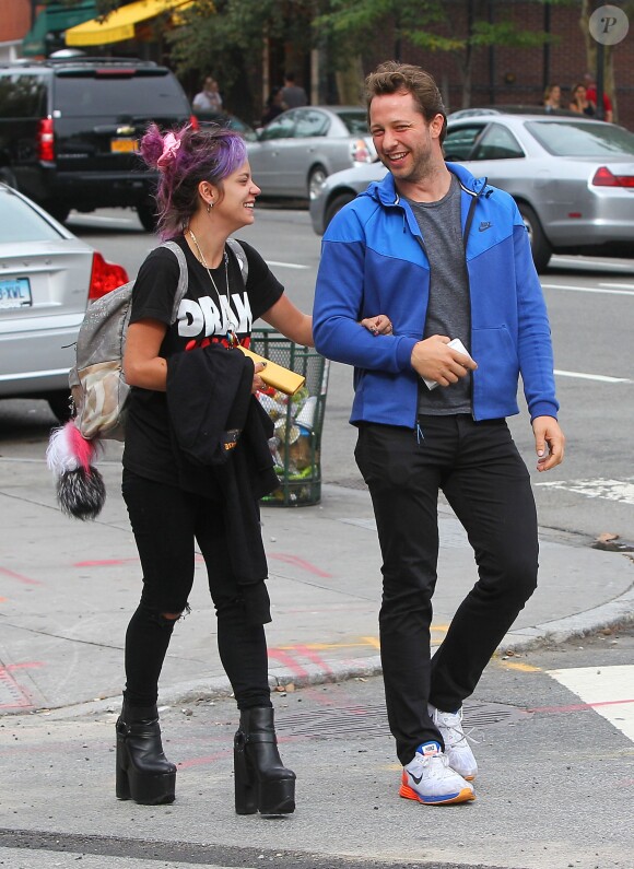 Lily Allen et son ami Derek Blasberg du magazine Harper's Bazaar dans les rues de New York, le 21 septembre 2014.
