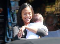 Zoe Saldana enceinte : Un bébé dans les bras, la star joue déjà à la maman
