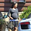 Zoe Saldana enceinte porte le bébé de sa soeur Mariel Saldana alors qu'elle fait du shopping à Los Feliz, le 23 septembre 2014.