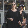  Angelina Jolie et Brad Pitt arrivent &agrave; l'a&eacute;roport de Los Angeles avec leurs enfants Zahara et Maddox en provenance de Londres, le 14 juin 2014 