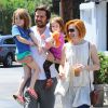 Alyson Hannigan, son mari Alexis et leurs filles Keeva et Satyana au Country Mart à Brentwood, le 10 juillet 2014
