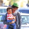 Wiz Khalifa et son fils Sebastian à Calabasas, le 18 juin 2014.