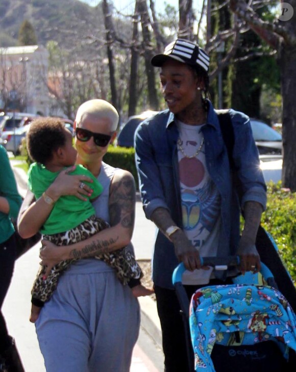 Amber Rose, Wiz Khalifa et leur fils Sebastian le 17 mars 2014 à Calabasas.