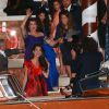 Amal Alamuddin, sublime, et ses proches quittent le Cipriani, le 26 septembre 2014 à Venise, pour sa soirée d'enterrement de vie de jeune fille avant son mariage avec George Clooney.