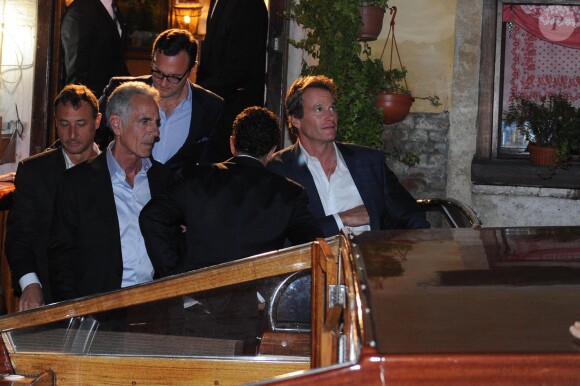 Rande Gerber quitte avec George Clooney le restaurant Da Ivo, à Venise le 26 septembre 2014, après sa soirée d'enterrement de vie de garçon, avant son mariage avec Amal Alamuddin.