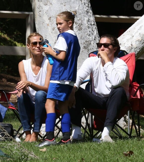 Heidi Klum et son petit ami Vito Schnabel assistent au match de football des enfants de Heidi à Los Angeles, le 27 septembre 2014.