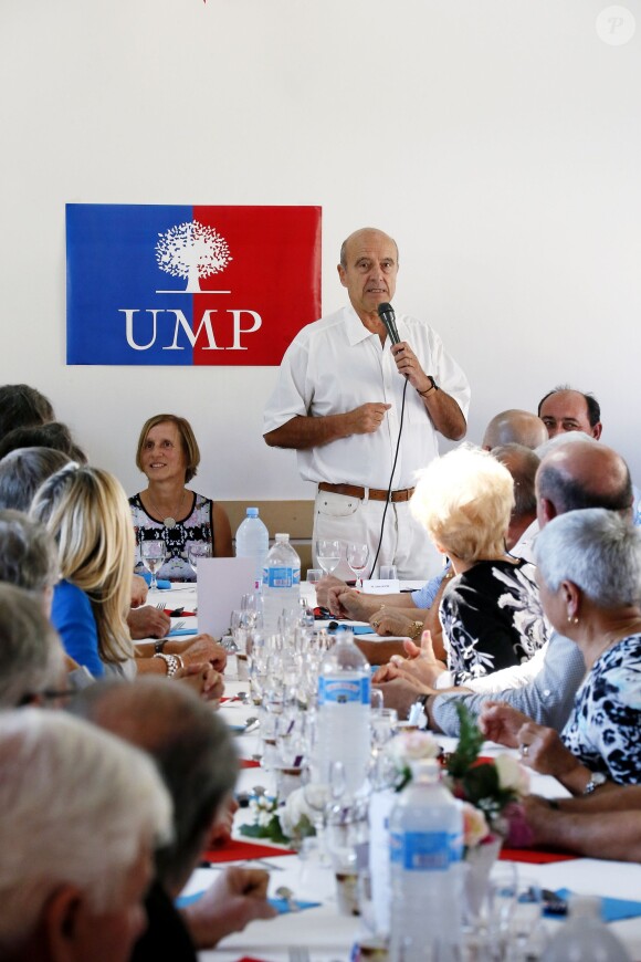 Alain Juppé et sa femme Isabelle lors d'un déjeuner-débat à Castillon-de-Castets le 27 septembre 2014.