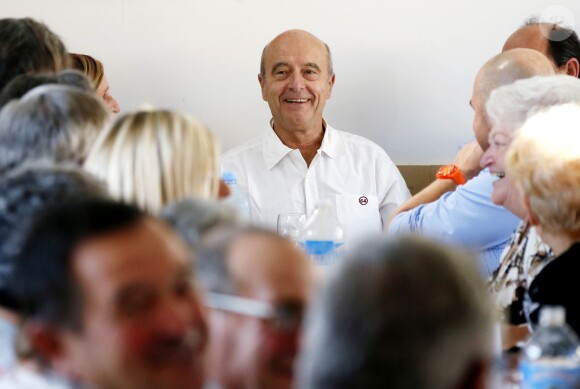 Alain Juppé et sa femme Isabelle lors d'un déjeuner-débat à Castillon-de-Castets le 27 septembre 2014.