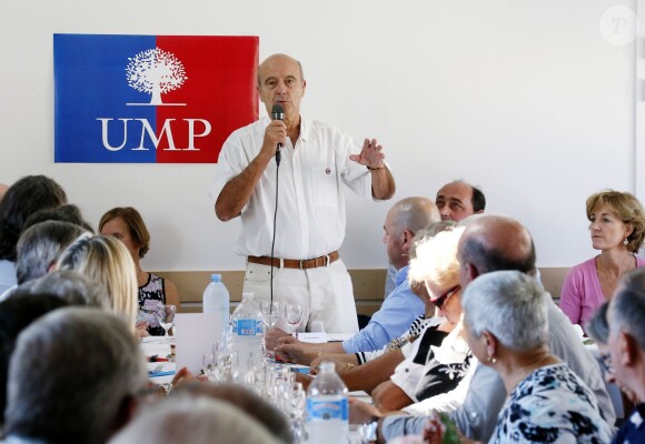 Alain Juppé et sa femme Isabelle lors d'un déjeuner-débat à Castillon-de-Castets le 27 septembre 2014.