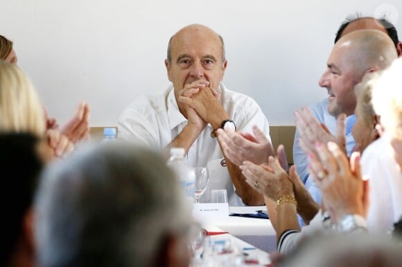 Alain Juppé et sa femme Isabelle lors d'un déjeuner-débat à Castillon-de-Castets le 27 septembre 2014.