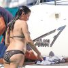 Exclusif - Liv Tyler, son compagnon Dave Gardner et son fils Milo Langdon passent une journée sur un bateau pendant leurs vacances à Formentera, le 26 août 2014. 