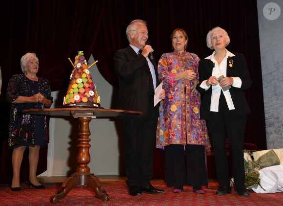 Line Renaud, Bernard Murat et Gisèle Casadesus - Gisèle Casadesus, "servante du théâtre", honorée par ses pairs au Théatre Edouard Vll à Paris le 29 septembre 2014.