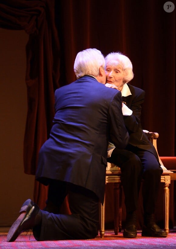 Jacques Sereys et Gisèle Casadesus - Gisèle Casadesus, "servante du théâtre", honorée par ses pairs au Théatre Edouard Vll à Paris le 29 septembre 2014.
