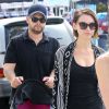 Jack Osbourne en promenade avec sa femme Lisa et sa fille, à Beverly Hills, Los Angeles, le 29 septembre 2014