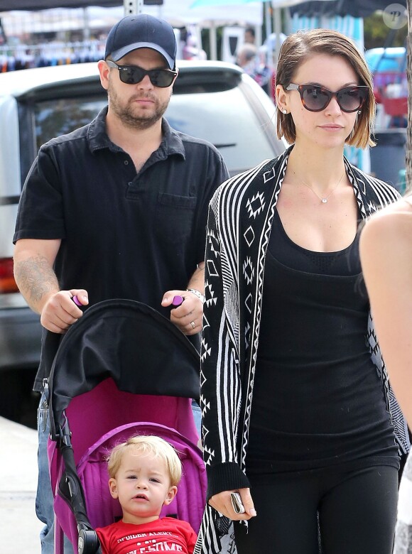 Jack Osbourne en promenade avec sa femme Lisa et sa fille, à Beverly Hills, Los Angeles, le 29 septembre 2014