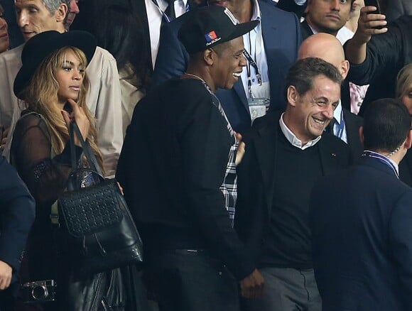 <p>Beyoncé et Jay Z se marrent avec Nicolas Sarkozy - Match PSG-Barcelone de la Ligue des Champions au parc des princes à Paris le 30 septembre 2014. Le PSG à remporté le match sur le score de 3-2.</p>