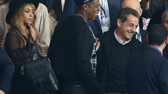 PSG-Barça: Nicolas Sarkozy et Jay-Z, accolade et franche rigolade devant Beyoncé