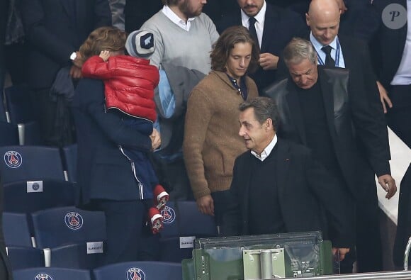Jean Sarkozy et son fils Solal, Pierre et Nicolas Sarkozy - Match PSG-Barcelone de la Ligue des Champions au parc des princes à Paris le 30 septembre 2014. Le PSG à remporté le match sur le score de 3-2.