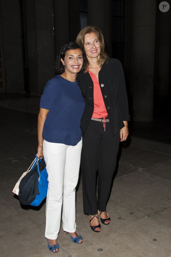 Saïda Jawad et Valerie Trierweiler au Palais de Tokyo lors du défilé Paul & Joe. Paris, le 30 septembre 2014.