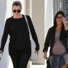 Kourtney Kardashian enceinte et sa soeur Khloe se rendent à la galerie de John Baldessari à Los Angeles, le 24 septembre 2014.