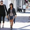 Kourtney Kardashian enceinte et sa soeur Khloe se rendent à la galerie de John Baldessari à Los Angeles, le 24 septembre 2014.