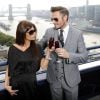 Exclusif - Les sosies du couple star, David et Victoria Beckham rejouent l'ouverture de la boutique de Victoria, jeudi 25 septembre 2014 à Londres.