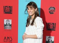 Amanda Peet enceinte : Sublime, l'actrice affiche son baby-bump sur tapis rouge