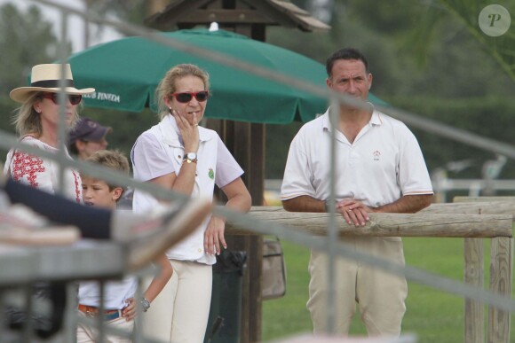 L'infante Elena d'Espagne était en compétition sur son cheval Quant lors du jumping II Ruta Via de la Plata au Club Royal La Pinède à Séville le 4 octobre 2014. 