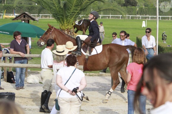 L'infante Elena d'Espagne était en compétition sur son cheval Quant lors du jumping II Ruta Via de la Plata au Club Royal La Pinède à Séville le 4 octobre 2014. 