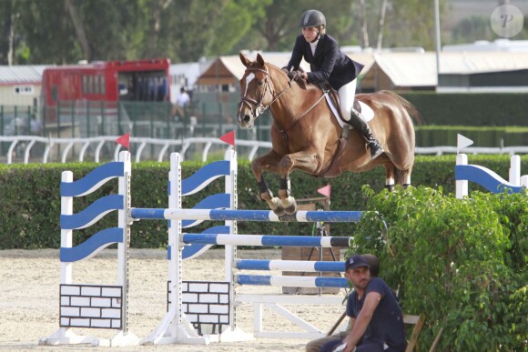L'infante Elena d'Espagne était en compétition sur son cheval Quant lors du jumping II Ruta Via de la Plata au Club Royal La Pinède à Séville le 4 octobre 2014. 