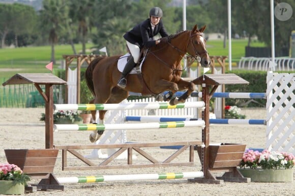 L'infante Elena d'Espagne était en compétition sur son cheval Quant lors du jumping II Ruta Via de la Plata au Club Royal La Pinède à Séville le 4 octobre 2014. 