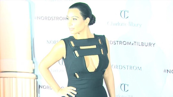 Kim Kardashian : Décolleté osé, la jeune maman n'a peur de rien !