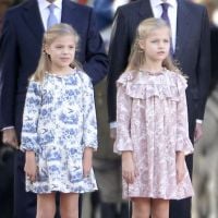 Letizia et Felipe VI d'Espagne: 1re Fête nationale de Leonor et Sofia, curieuses