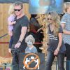 Rebecca Gayheart et Eric Dane passent la journée avec leurs filles Billie et Georgia à "Mr. Bones Pumpkin Patch" à West Hollywood. Le 13 octobre 2014.