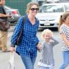 Rebecca Gayheart et son mari Eric Dane se rendent au parc avec leurs filles Billie et Georgia à Los Angeles, le 11 octobre 2014.