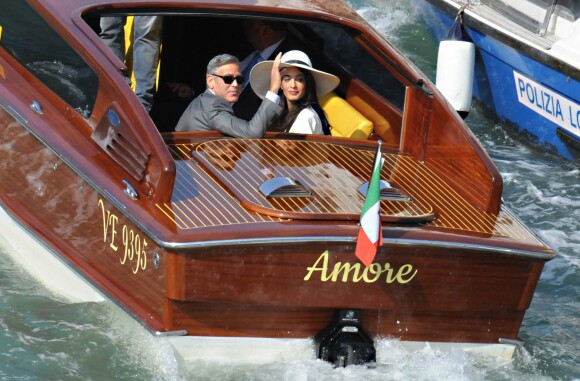 George Clooney et sa femme Amal Alamuddin se rendent en vaporetto au palais de Ca Farsetti à Venise, le 29 septembre 2014.