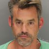 Mugshot de Nicholas Brendon, ex-star de Buffy contre les vampires et star d'Esprits criminels, après son arrestation par la police de Boise, Idaho, suite à un incident dans un hôtel le vendredi 18 octobre 2014. Photo du Bureau du shériff du comté d'Ada.