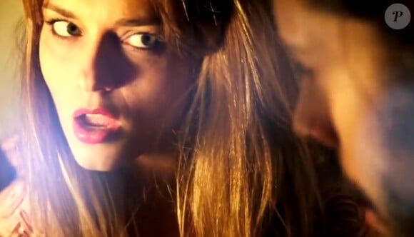 Priscilla Lopes dans le clip de Ma petite peau t'aime, en septembre 2014