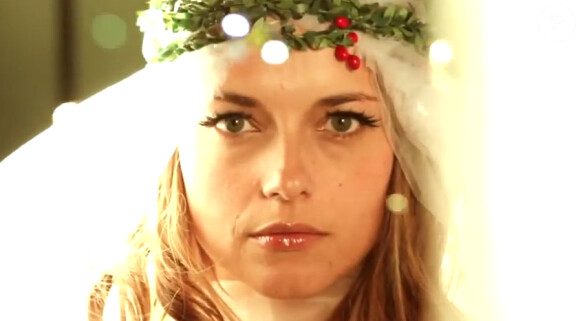 Priscilla Lopes dans le clip de Ma petite peau t'aime, en septembre 2014